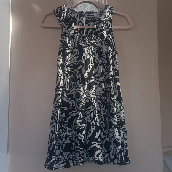 ❤️Maternity Adorable Black and White Abstract Blouse. - Picture 8 of 12